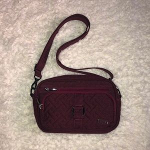 Lug crossbody